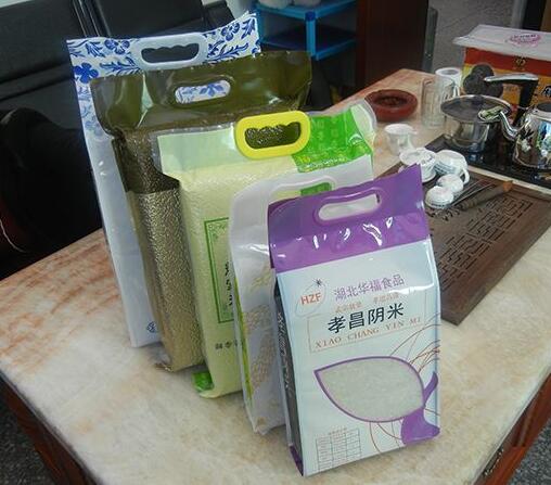 Het ontwerp van de zakken rijst moet zich richten op merk concept en de posit...