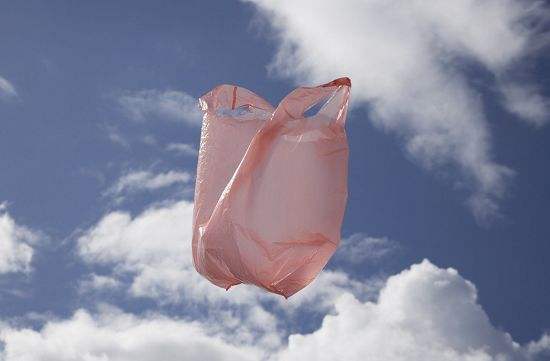 Maken van de Plastic zak aandacht te besteden aan wat het probleem